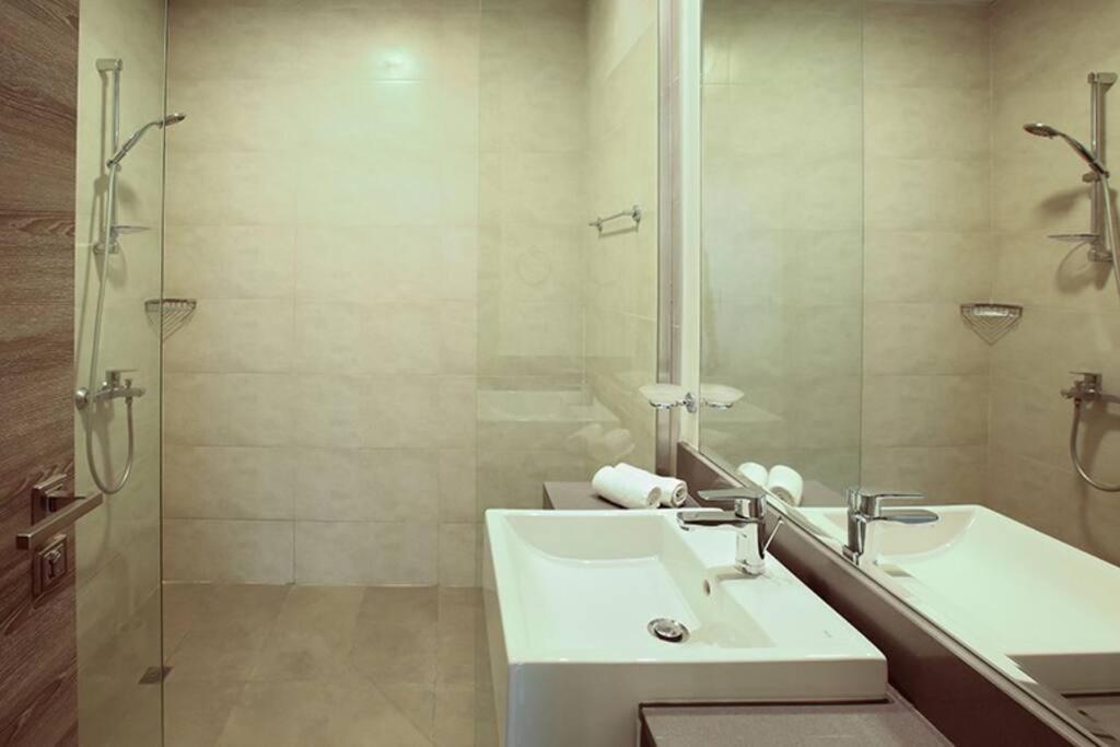Spacious 1 Bedroom In Jvc - Apartment *