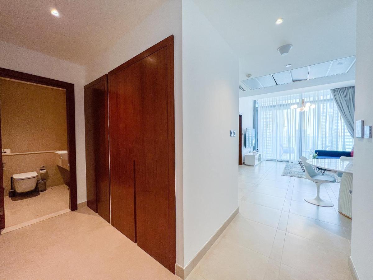 High Floor - Beautiful 1br Marina Gate