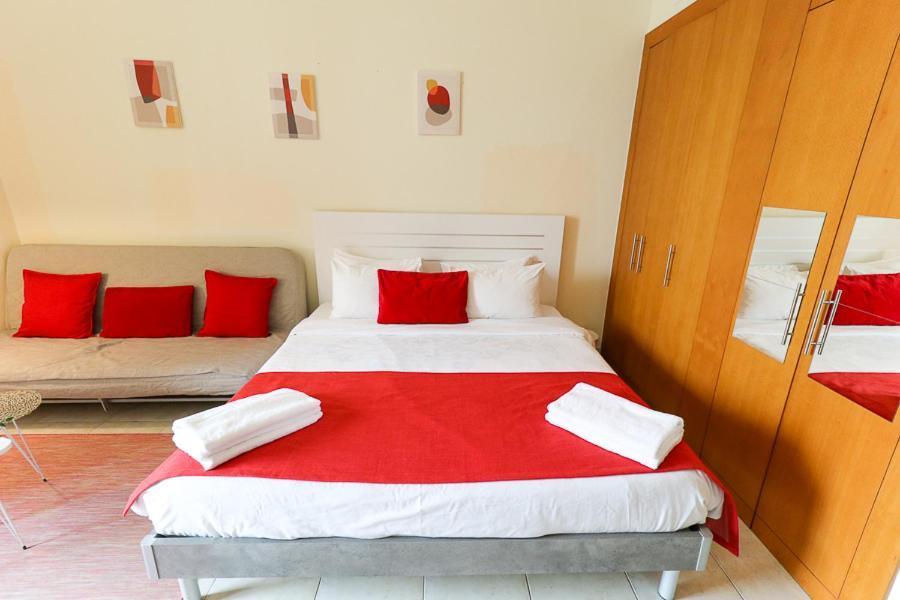 Rh - Beautiful Canal View, Sleek & Spacious Studio, Location