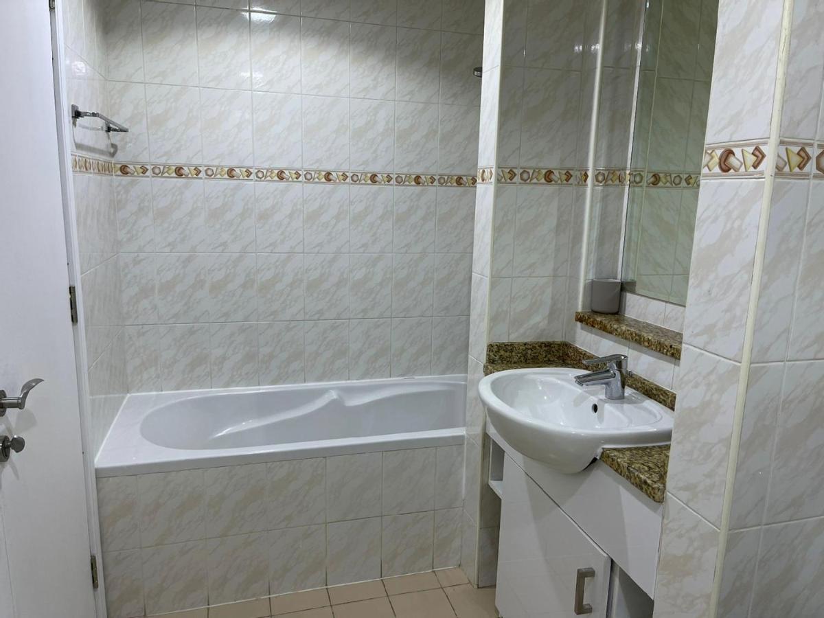 Modern Lake View 1 Bedroom Apt In Jlt Appartement
