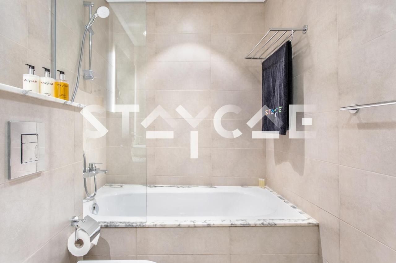 Staycae Homes - Paramount Midtown Appartement *