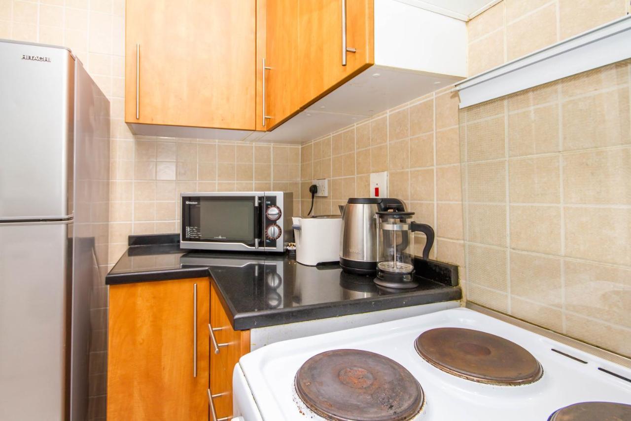 Bespoke Holiday Homes - Studio With Marina View Apartment *