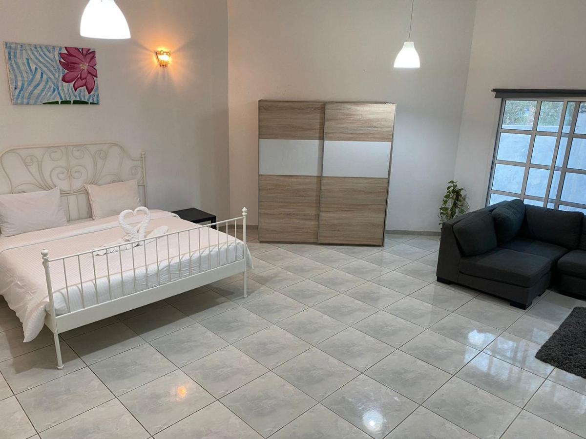 Pensión Comfortable Private In Compound Housing *