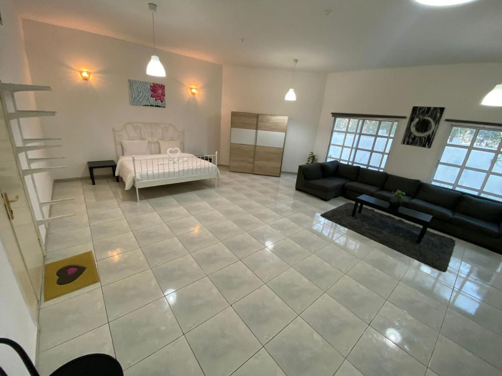 Pensión Comfortable Private In Compound Housing