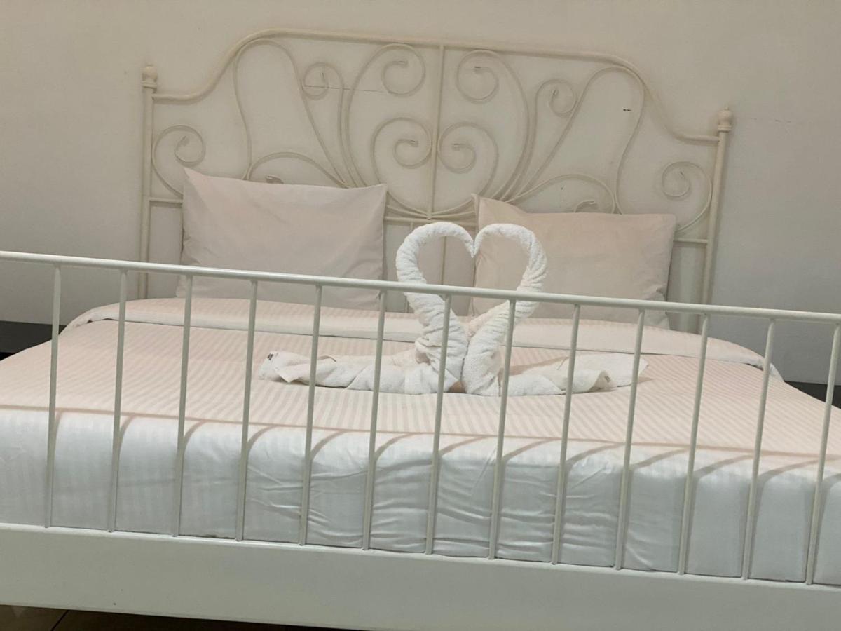 Pensión Comfortable Private In Compound Housing