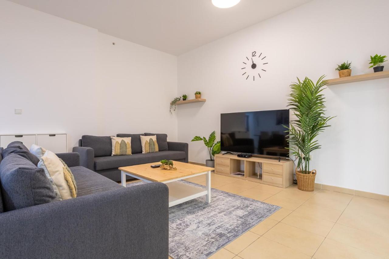 Lovely 2 Bedroom Near The Beach Dubaï