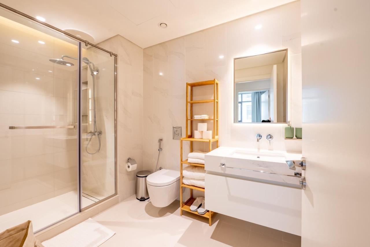 Stunning 1br Apt High Floor With Palm View & Private Beach At Emaar Beachfront Dubaï