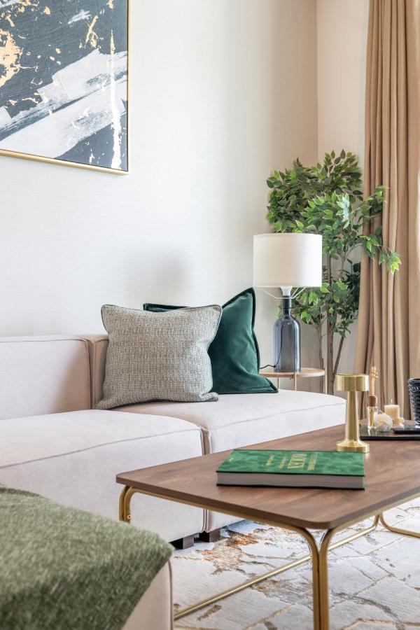 Stunning 1br Apt High Floor With Palm View & Private Beach At Emaar Beachfront Appartement *