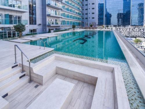 Majestine Downtown And Canal View Dubai