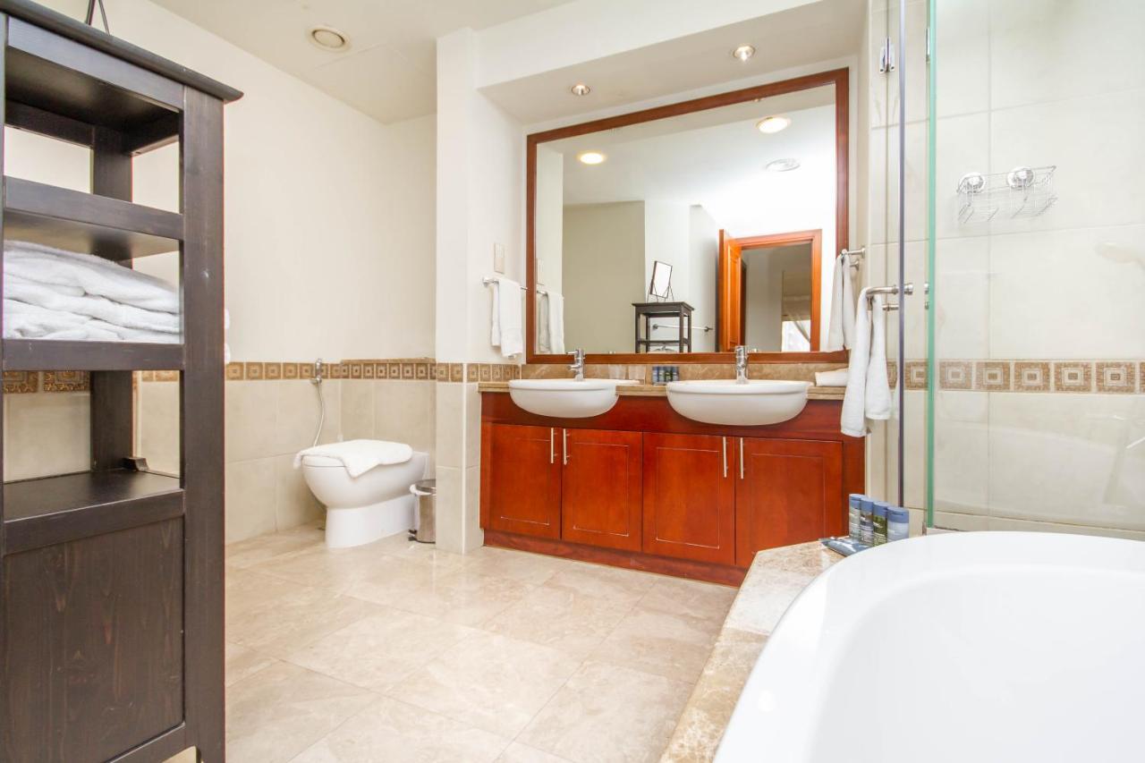 Bespoke Homes - Palm Jumeirah- 2 Bedroom & Pool Access, South