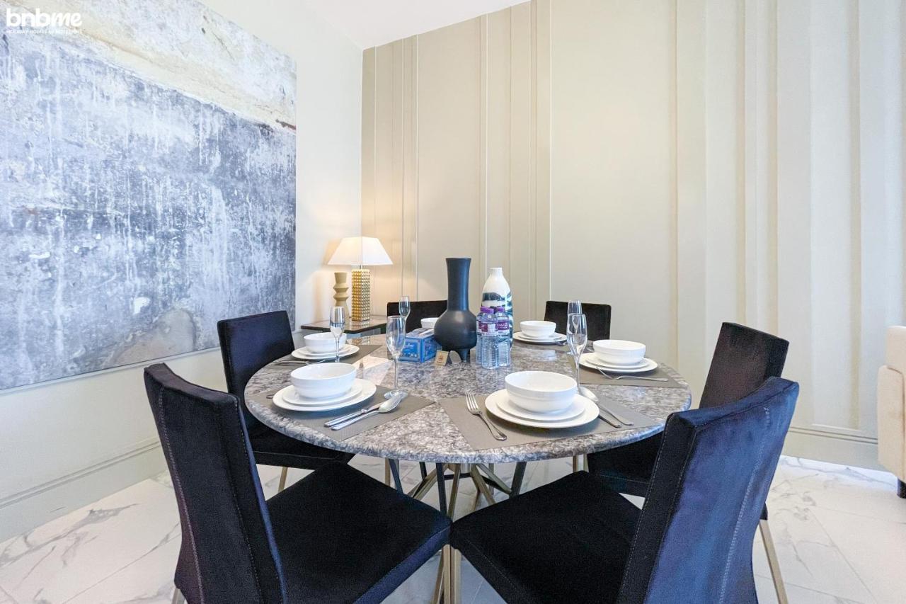 Lägenhet Bnbme - Waterfront Expansive Apt With Maid's Room, Poolside Cafe *