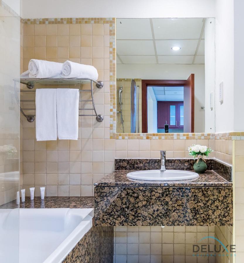 Pool Views Studio Minutes Away To Jbr Beach, Rimal 3 By Deluxe * Dubái