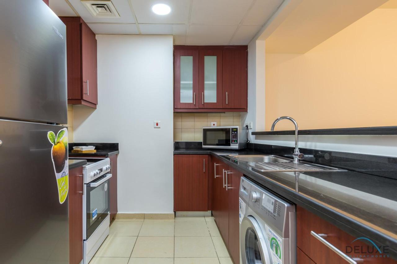Apartamento Pool Views Studio Minutes Away To Jbr Beach, Rimal 3 By Deluxe Dubái
