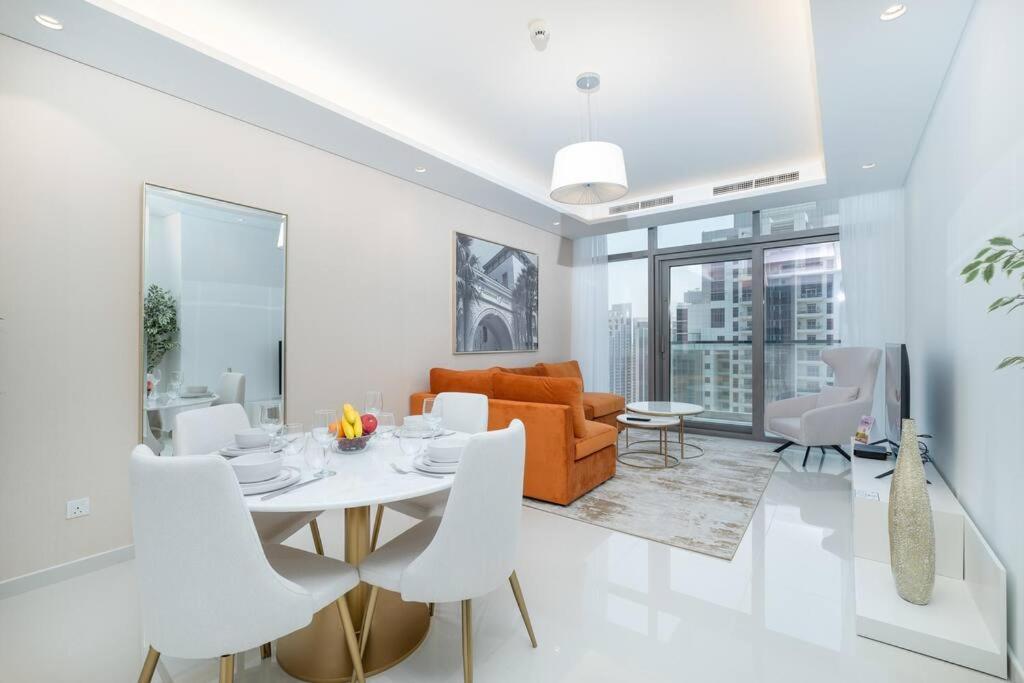 Opulent Hollywood Styled Flat In Paramount Tower *