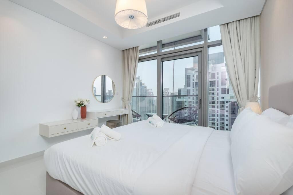 Opulent Hollywood Styled Flat In Paramount Tower Apartament *