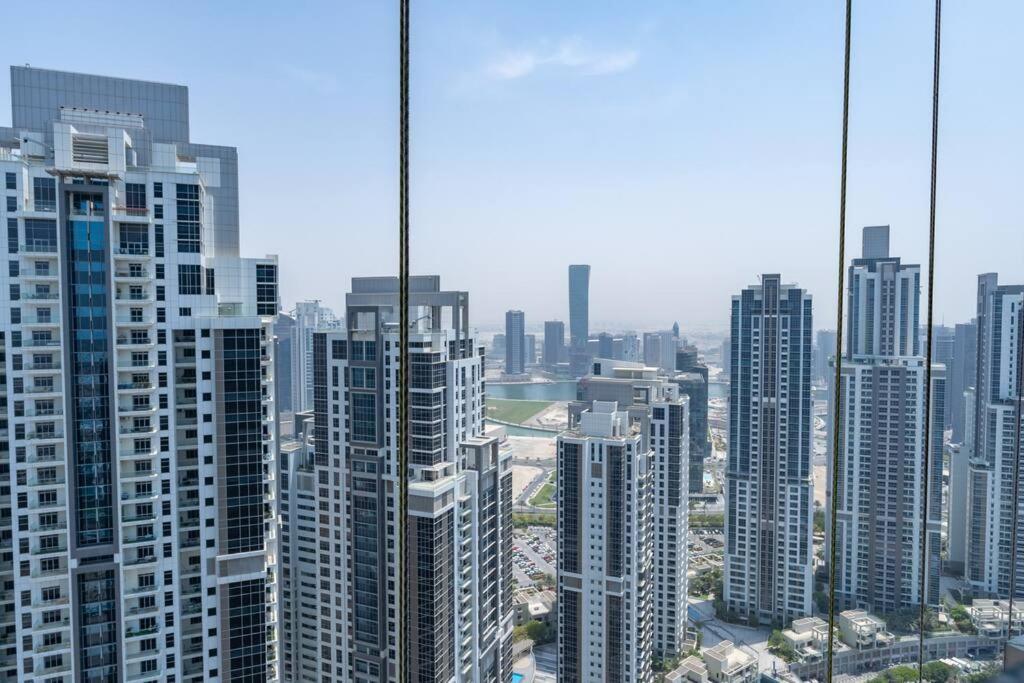 Opulent Hollywood Styled Flat In Paramount Tower Dubai