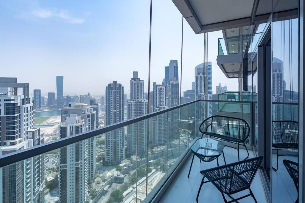Opulent Hollywood Styled Flat In Paramount Tower Apartament *