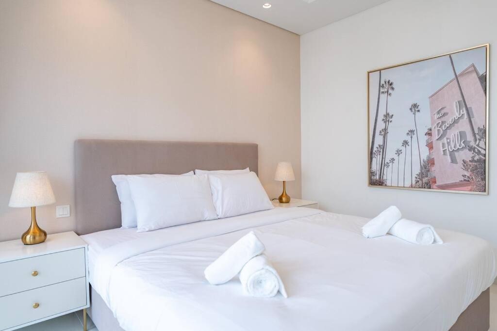 Opulent Hollywood Styled Flat In Paramount Tower