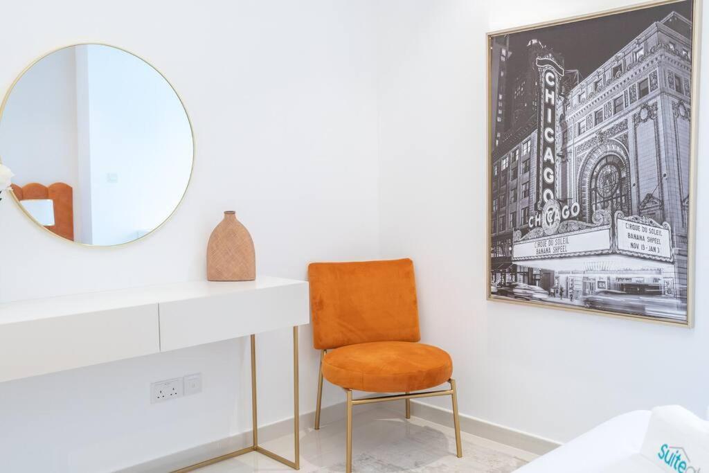 Opulent Hollywood Styled Flat In Paramount Tower