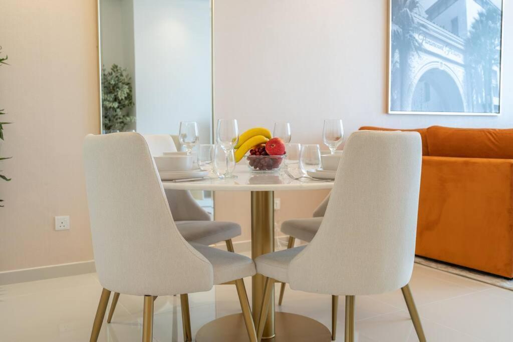 Opulent Hollywood Styled Flat In Paramount Tower