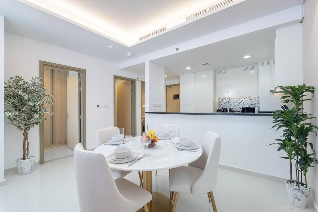 Opulent Hollywood Styled Flat In Paramount Tower Dubai