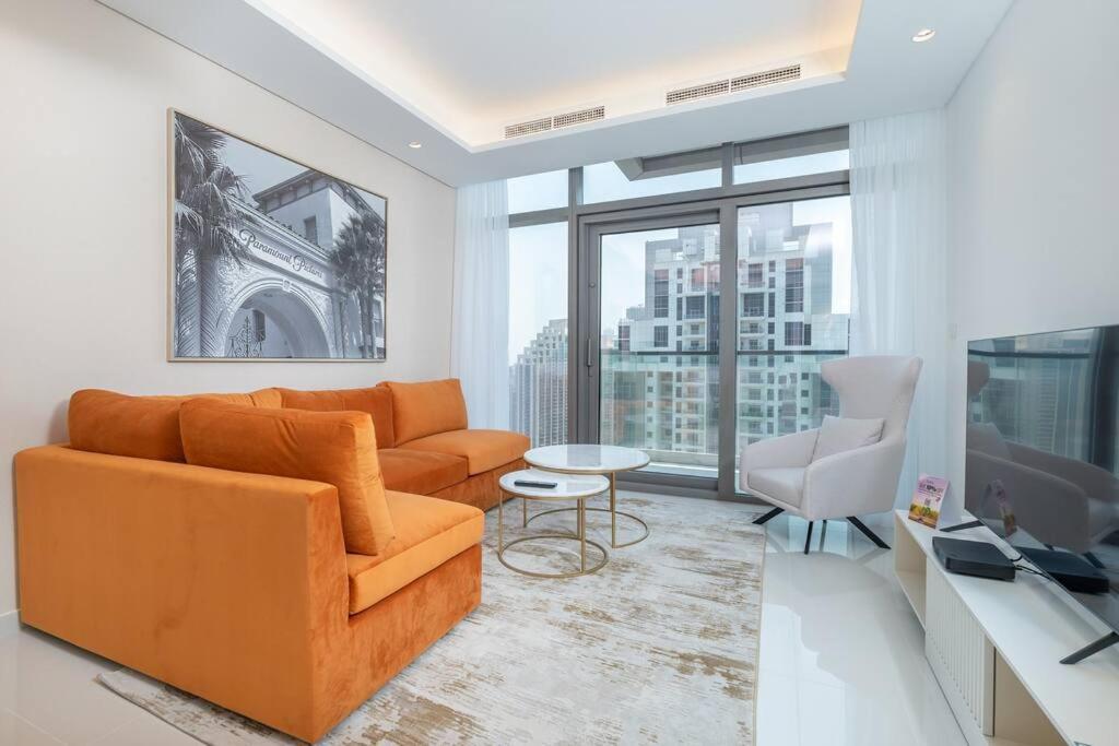 Opulent Hollywood Styled Flat In Paramount Tower Dubai