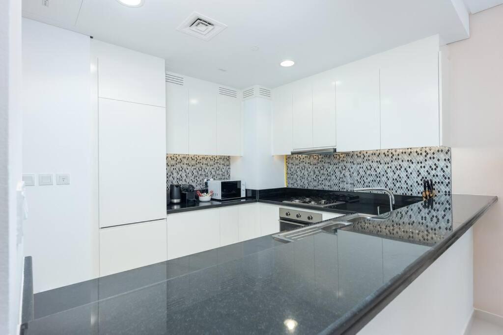 Opulent Hollywood Styled Flat In Paramount Tower Apartament