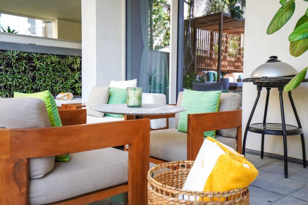 Private Pool Apt. Five Palm Jumeirah Up To 6guest Dubái