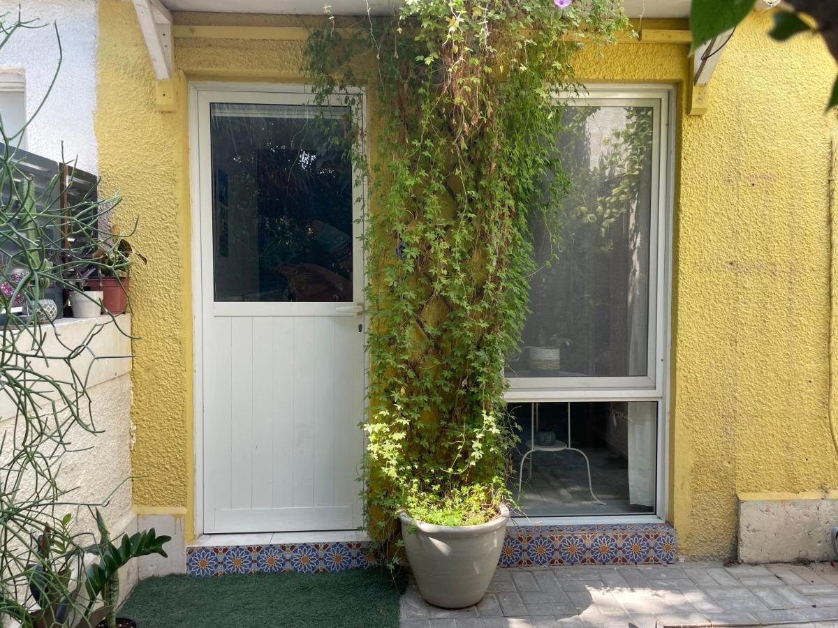 Tropicana Guestroom 7 Min Walk From The Guest house