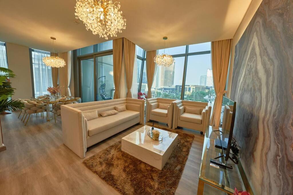 Apartemen Magnificent Stunning 3 Bedroom With Burj Khalifa View Dubai