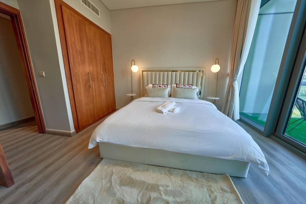 Magnificent Stunning 3 Bedroom With Burj Khalifa View Apartemen *