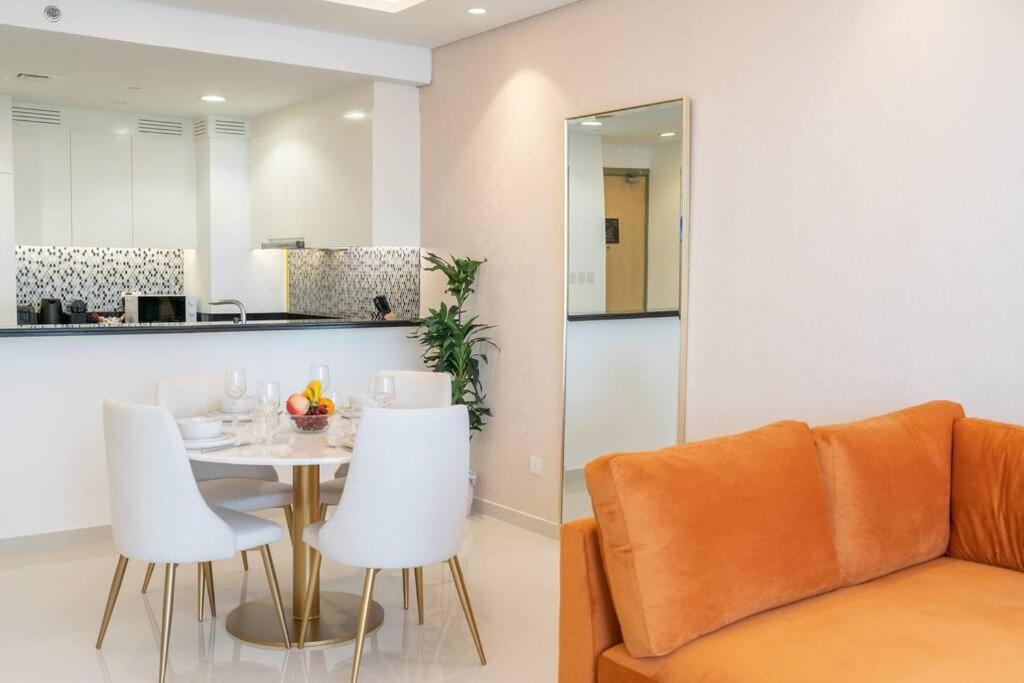 Opulent Hollywood Styled Flat In Paramount Tower * Dubai