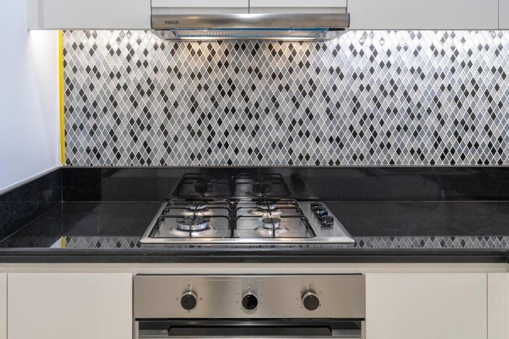 Opulent Hollywood Styled Flat In Paramount Tower Apartament Dubai