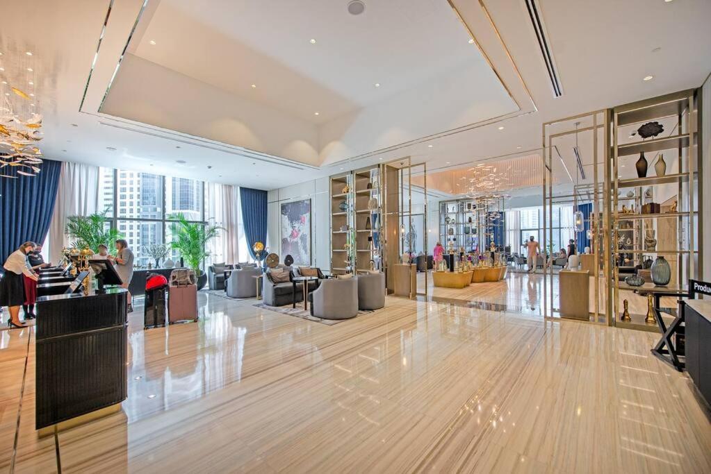Opulent Hollywood Styled Flat In Paramount Tower Apartament Dubai