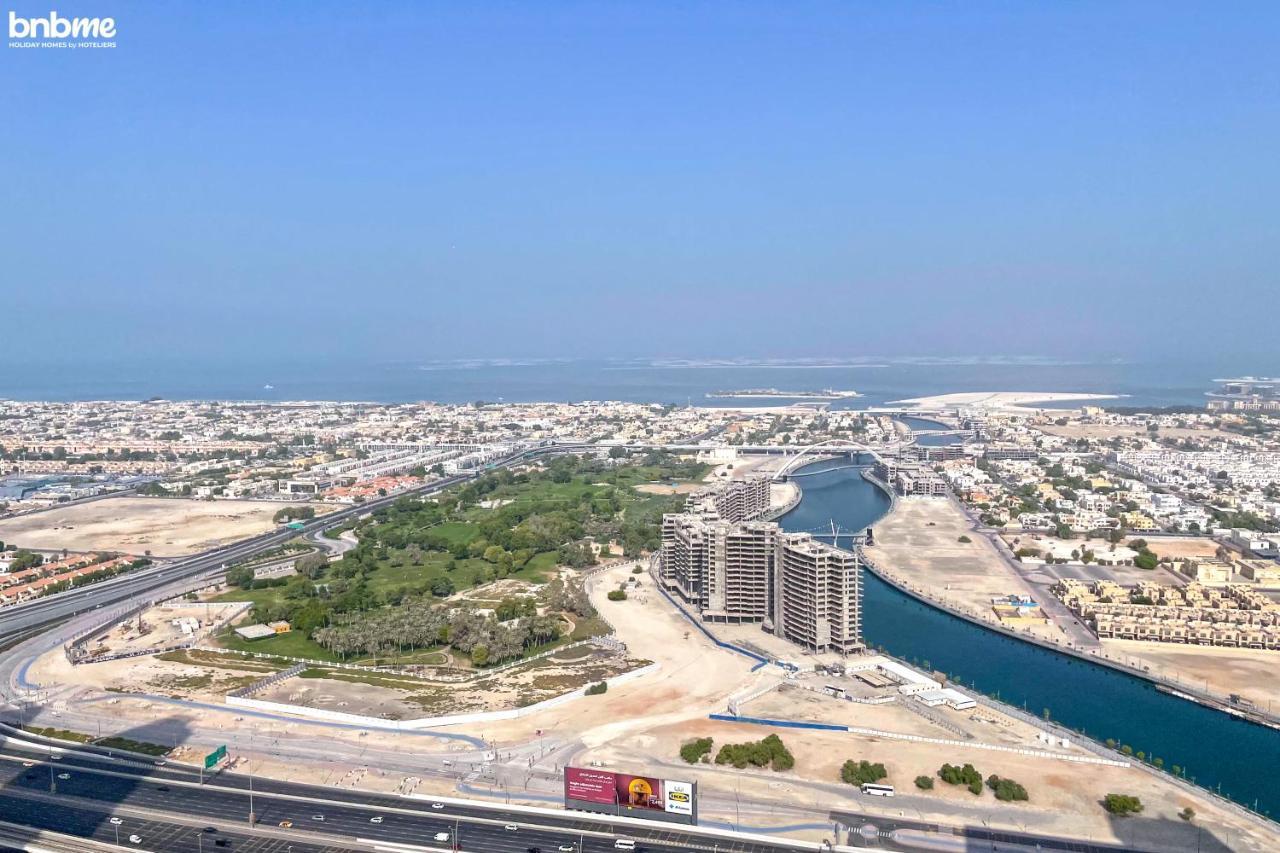 Bnbme - Waterfront Expansive Apt With Maid's Room, Poolside Cafe * Dubái