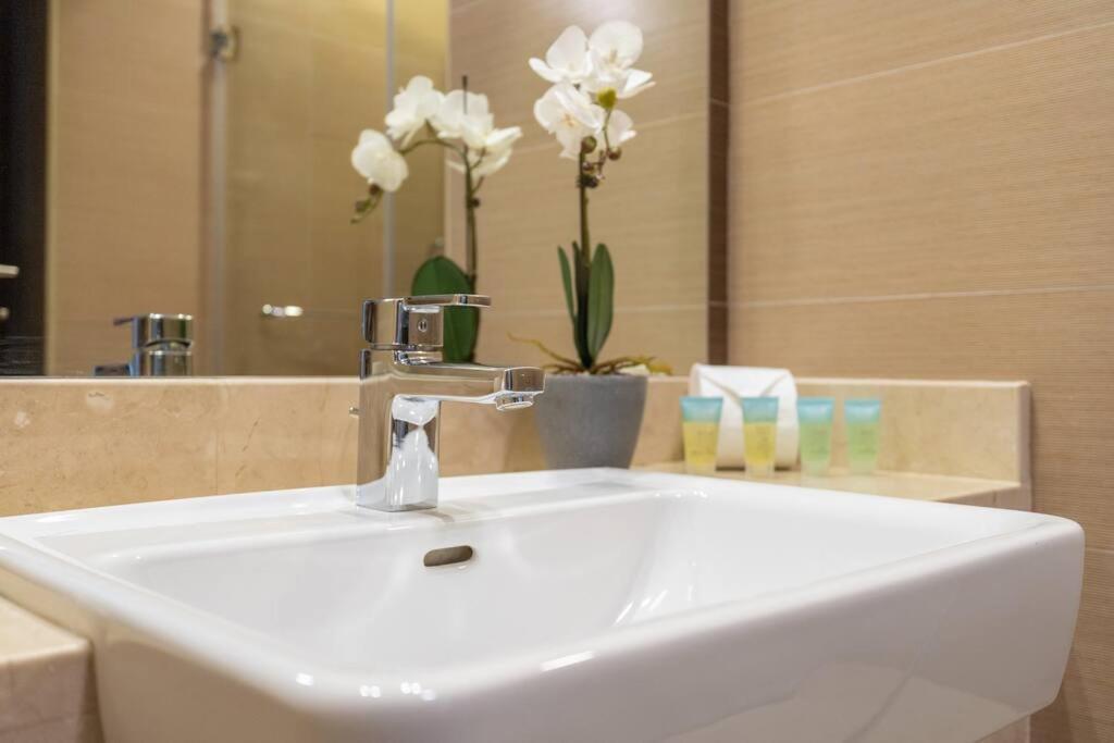 Cozy Studio In Sparkle Tower Jbr By Suiteable Appartement Dubai