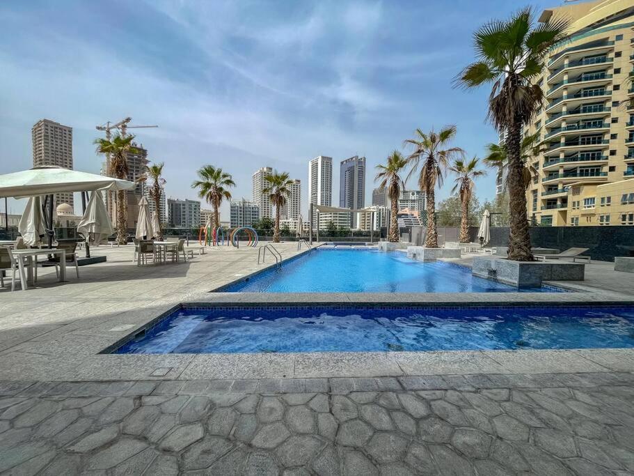 Appartement Cozy Studio In Sparkle Tower Jbr By Suiteable *
