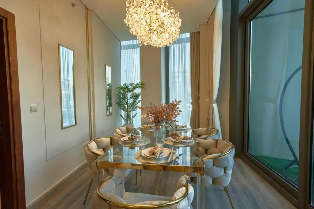 Magnificent Stunning 3 Bedroom With Burj Khalifa View Apartemen
