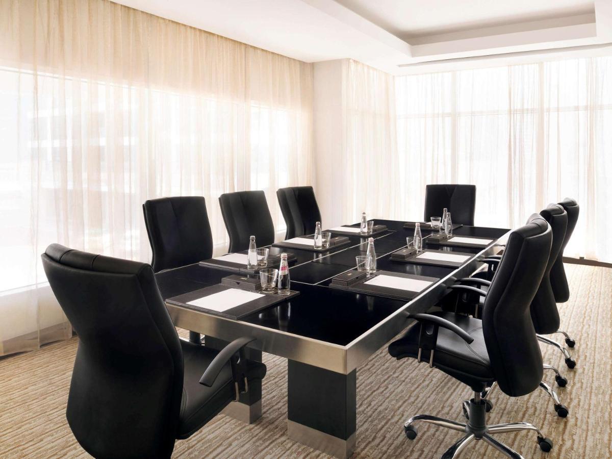Moevenpick Jumeirah Lakes Towers 5*