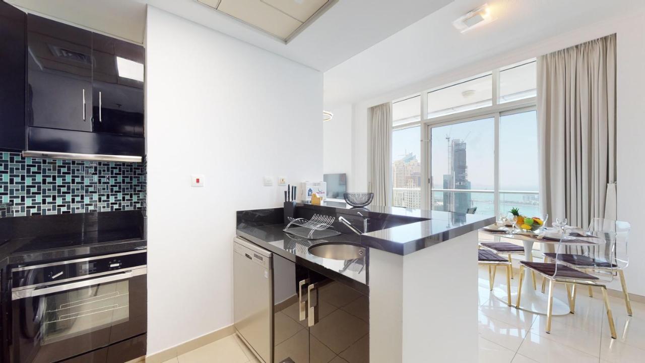 Br Luxe 1 Bdr W/ Balcony & Sea Views Appartement
