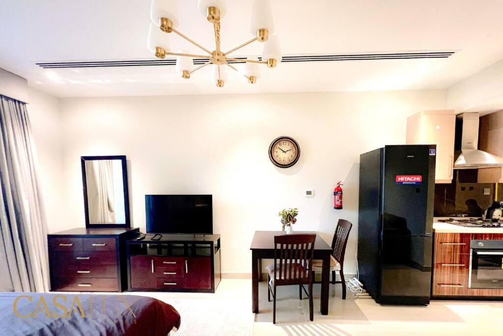 Lovely Big Studio W/ Burj Khalifa View In Downtown Apartamento Dubai