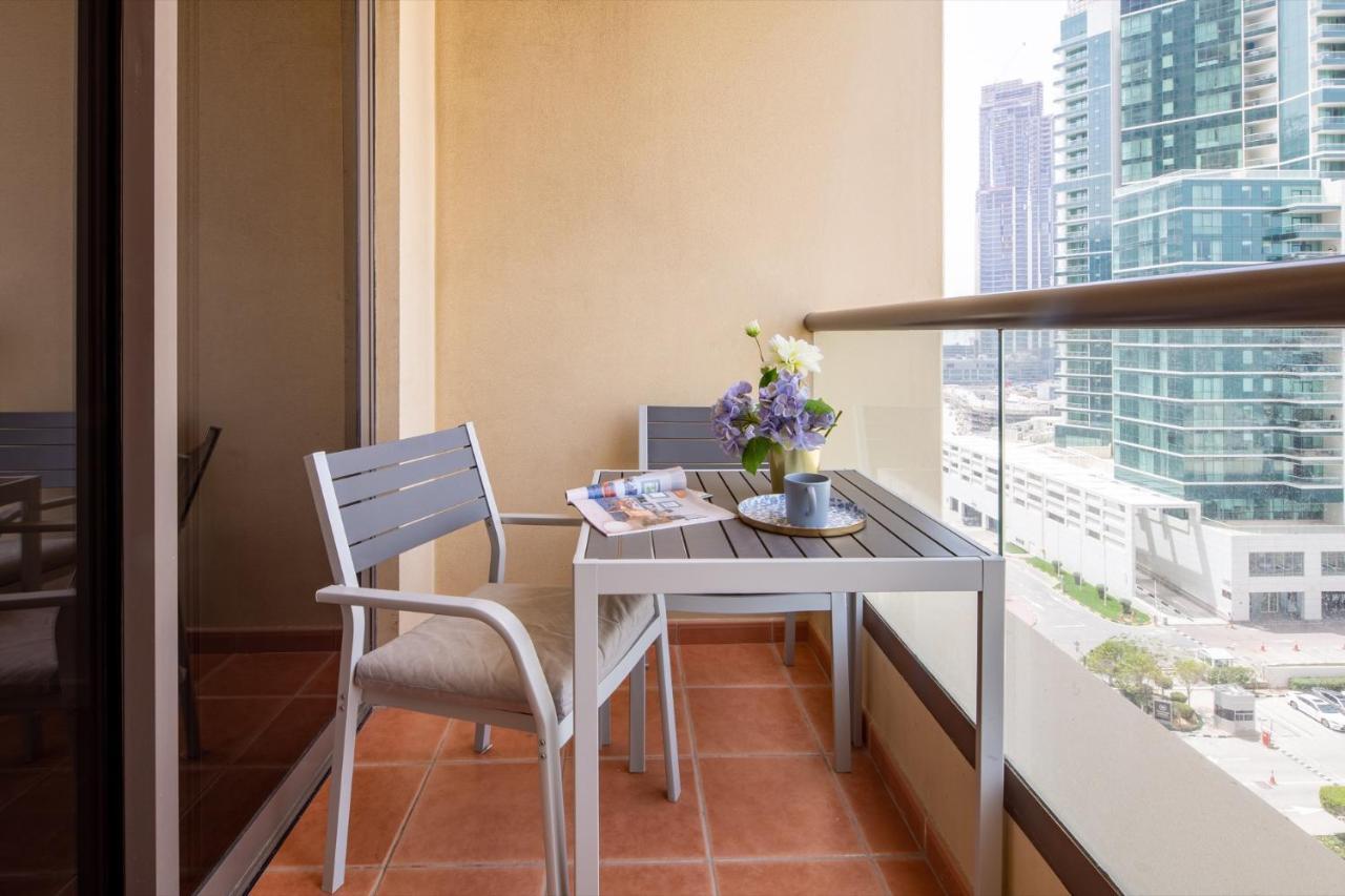 Frank Porter - Shams 4 Apartment Dubai