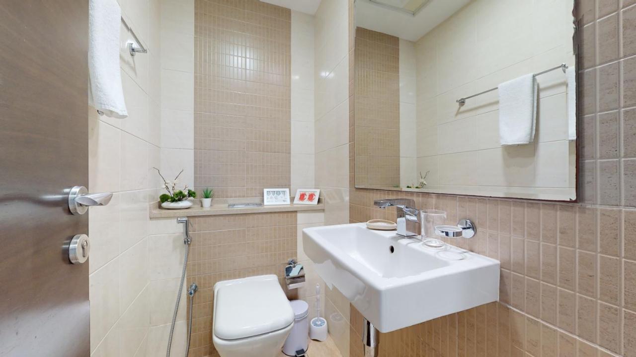 Br Luxe 1 Bdr W/ Balcony & Sea Views Appartement *