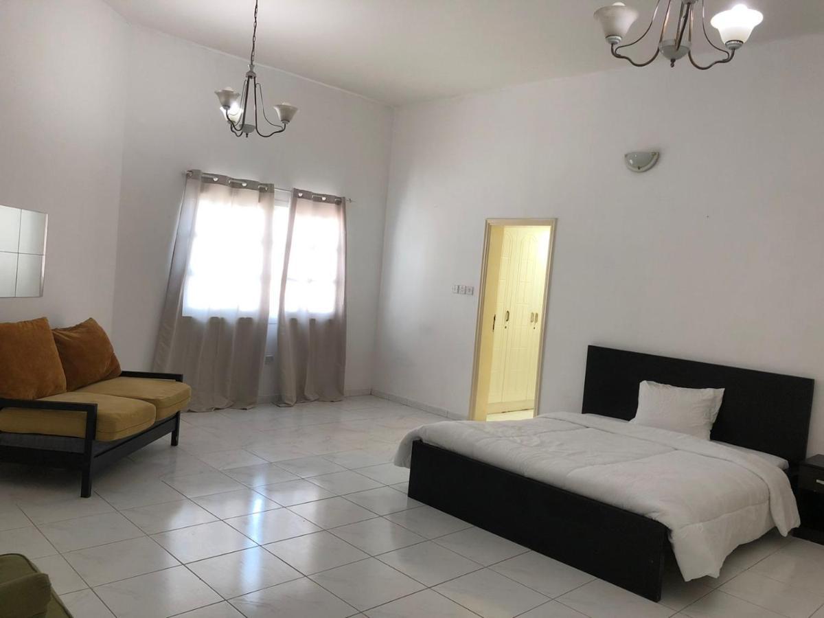 Pensión Comfortable Private In Compound Housing Dubái