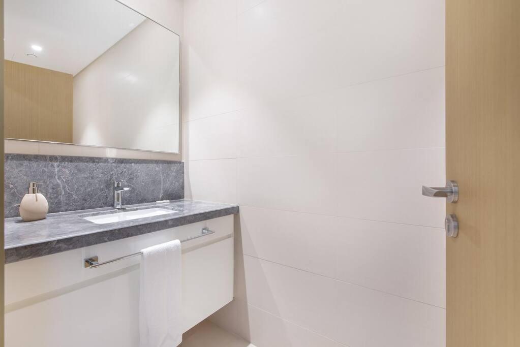Apartment Glamorous Difc Downtown Direct Bridge To Dubaimall *