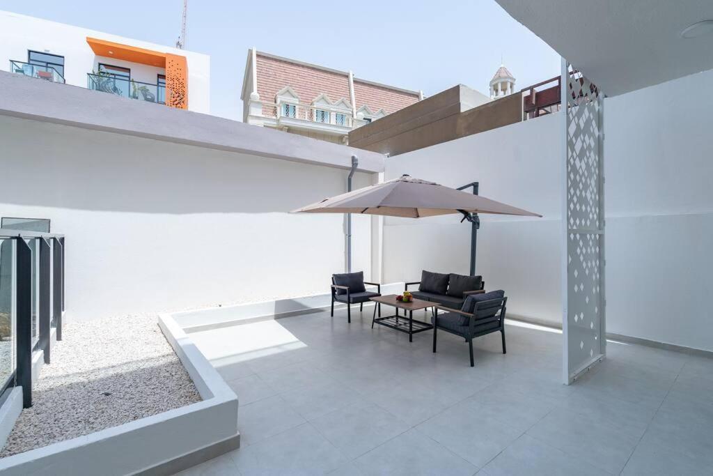 Restful With Private Terrace By The Pool * Dubaï