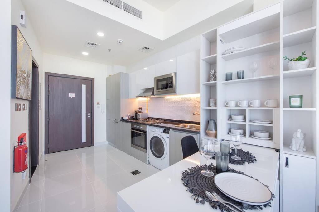 Breathtaking View Compact & Modern Spacious * Dubaï