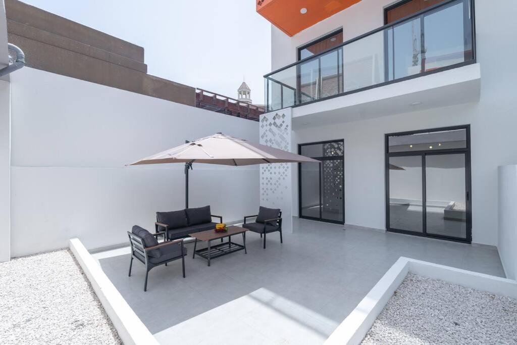 Restful With Private Terrace By The Pool Dubaï