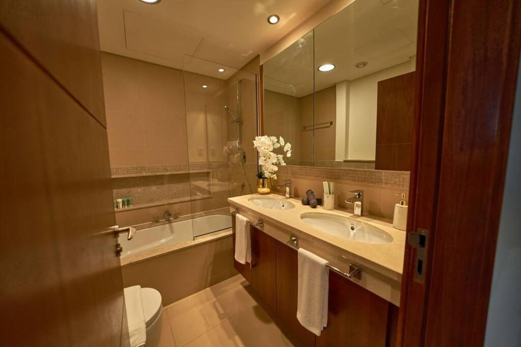 Magnificent 3br Luxurious With Burj Khalifa View Apartamento Dubai