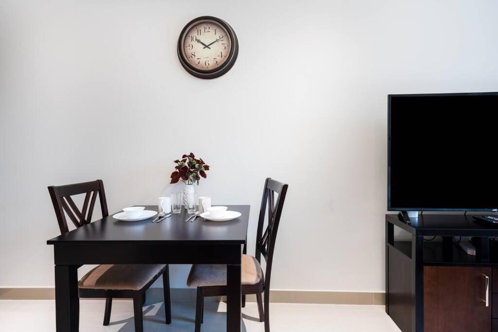 Jacuzzi, Pool And Gym - 5min From Burj Khalifa Apartamento